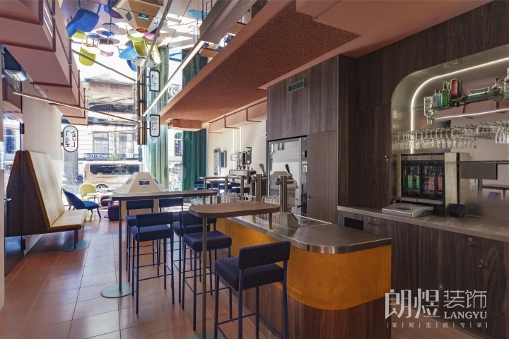 中心酒店餐廳和入住服務(wù)柜臺(tái)